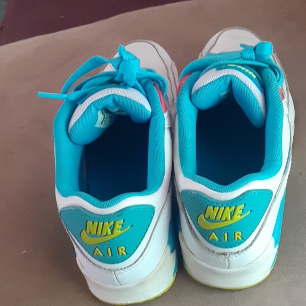 Sneakers - Picture 4 of 4